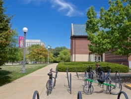 Champaign, Illinois: Location, Key Amenities, and Proximity to Chicago